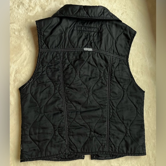 “Silver Jeans” Quilted Cropped Zip Vest - Picture 3 of 8